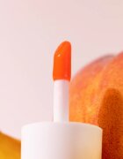 essence WHAT A TINT! tekoče rdečilo in sijaj za ustnice odtenek 03 Peachy Vibes 4.9 ml