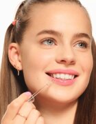 essence WHAT THE FAKE! transparenten sijaj za ustnice odtenek Oh So Glassy! 4.2 ml