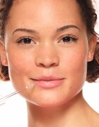 essence WHAT THE FAKE! transparenten sijaj za ustnice odtenek Oh So Glassy! 4.2 ml
