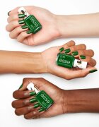Essie Snow White lak za nohte odtenek seize the crown 13.5 ml