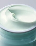 Estée Lauder DayWear Multi-Protection Anti-Oxidant 24H-Moisture Creme dnevna zaščitna krema za suho kožo SPF 15 50 ml