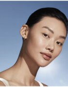Estée Lauder Futurist SkinTint Serum Foundation With Botanical Oil Infusion SPF 20 negovalni tekoči puder SPF 20 odtenek 3N2 Wheat 30 ml