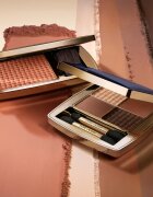 Estée Lauder Pure Color The Essential Eyeshadow Quad paleta senčil za oči z aplikatorjem odtenek Gallery Hop 4 g