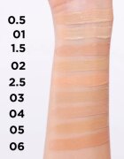 Eveline Cosmetics Better than Perfect Foundation prekrivni tekoči puder z vlažilnim učinkom odtenek 0.5 Light Biscuit Neutral 30 ml