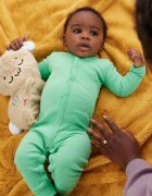 Fisher-Price Soothe & Settle Bunny plišasta igrača z melodijo 1 kos