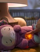 Fisher-Price Soothe'n Snuggle Purple Monkey plišasta igrača z melodijo 1 kos