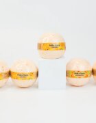 Folk & Flora Calendula šumeča kopalna kroglica z ognjičem 130 g