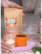 Folk & Flora Calendula šumeča kopalna kroglica z ognjičem 130 g