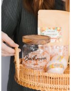 Folk & Flora Calendula šumeča kopalna kroglica z ognjičem 130 g
