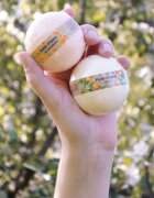 Folk & Flora Citrus kroglica za kopel z osvežujočim učinkom 130 g