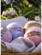 Folk & Flora Cornflower kroglica za kopel 130 g