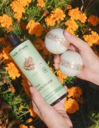 Folk & Flora Eucalyptus kroglica za kopel s pomirjajočim učinkom 130 g