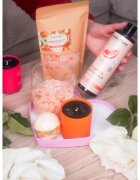 Folk & Flora Grapefruit sol za kopel s pomirjajočim učinkom 500 g