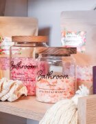 Folk & Flora Raspberry & Rose sol za kopel 500 g