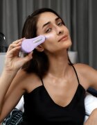 FOREO BEAR™ 2 eyes & lips mikrotokovna naprava za čvrstejši obraz za okoli oči in ustnic Lavender 1 kos