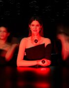 FOREO FAQ™ 221 LED-maska za roke proti staranju kože 1 kos