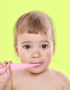 FOREO ISSA™ 4 Baby električna zobna ščetka za otroke od rojstva do 3 let Pearl Pink 1 kos