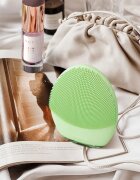 FOREO LUNA™4 masažna naprava za čiščenje in učvrstitev obraza mešana koža