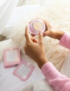 FOREO UFO™ 3 5-in-1 sonična naprava za pospešitev učinkov maske za obraz Pearl Pink 1 kos