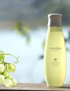 Frudia Green Grape vlažilni tonik za zmanjšanje por 195 ml