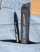Gabriella Salvete Perfect Fit Waterproof vodoodporno tekoče črtalo za oči v peresu odtenek Black 0.6 ml