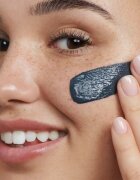 Garnier Pure Active Charcoal čistilni gel 3 v 1 proti črnim pikicam 150 ml