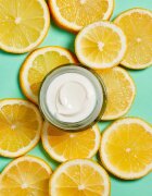 Garnier Vitamin C vlažilni gel za osvetlitev kože 50 ml