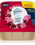 Glade Luscious Cherry & Peony dišeči gel za v kopalnico 180 g
