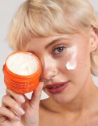 Glow Hub The Super C Slayer vlažilna krema za obraz z vitaminom C 50 g