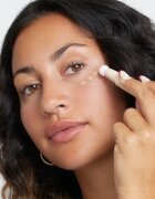 GOSH COPENHAGEN Bright'n Conceal korektor in osvetljevalec proti podočnjakom odtenek Adjusting Skin 12 ml