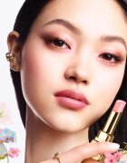 GUERLAIN KissKiss Bee Glow hranilni in vlažilni balzam za ustnice odtenek 389 Pearly Peach 3.2 g