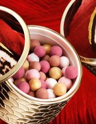 GUERLAIN Majestic Feathers Météorites tonirani biseri za obraz omejena izdaja odtenek Phoenix 20 g
