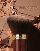 GUERLAIN Terracotta Light posvetlitveni bronz puder polnilni odtenek 03 Medium Warm 10 g