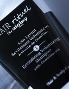 Hair Rituel by Sisley Revitalizing Volumizing Shampoo with Camellia oil šampon za volumen tankih las brez sulfatov 500 ml