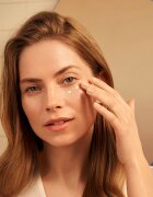 Health Labs Care Glow On Brightening eye cream krema za osvetljevanje predela okoli oči 15 ml