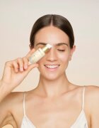 Health Labs Care Glow On Brightening eye cream krema za osvetljevanje predela okoli oči 15 ml