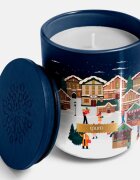 ípuro Christmas Town Festive Rush dišeča sveča s pokrovčkom 270 g