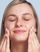 IT Cosmetics Bye Bye Dark Spots posvetlitveni korekcijski serum proti pigmentnim madežem z niacinamidom za ženske 30 ml