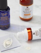 Kiehl's Dermatologist Solutions Powerful-Strength Line-Reducing & Dark Circle-Diminishing Vitamin C serum za oči za vse tipe kože vključno z občutlji