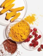 Kiehl's Turmeric & Cranberry Seed Energizing Radiance Mask posvetlitvena maska za obraz za vse tipe kože vključno z občutljivo kožo 100 ml