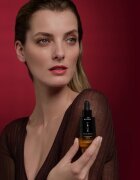 KORIKA Korean Heritage Jeju Mandarin + Vitamin C Premium Illuminating Serum serum za obraz (posvetlitveni) z vitaminom C 30 ml