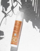 Korres Red Grape Sheer Glow krema za sončenje za osvetlitev kože SPF 50 50 ml