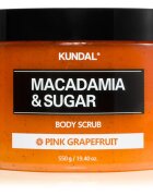 KUNDAL Macadamia & Sugar Body Scrub Pink Grapefruit nežni piling za telo s pomirjajočim učinkom 550 g