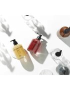 KUNDAL Objet Exfoliating & Waterfull Hand Wash eksfoliacijsko tekoče milo za roke z vonjem Crushed Cherry 380 ml