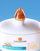 La Roche-Posay Anthelios UV Air Serum Sunscreen zaščitni serum za vse tipe kože SPF 50+ Light Natural 50 ml