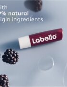 Labello Blackberry Shine vlažilni balzam za ustnice 4.8 g