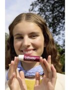 Labello Blackberry Shine vlažilni balzam za ustnice 4.8 g