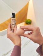 Lirene City Matt matirajoči fluidni tekoči puder z gladilnim učinkom odtenek 205 Sand 30 ml