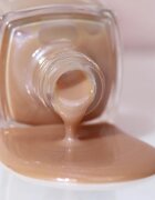 LONDONTOWN Kur Illuminating Nail Concealer posvetlitveni lak za nohte odtenek Bare 12 ml