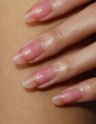 LONDONTOWN Kur Sheer Strength Nail Blush učvrstitvena in posvetlitvena tonirana nega za nohte odtenek Poppy 12 ml